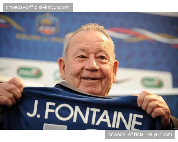 赛前默哀仪式，悼念日前去世的法甲传奇名宿